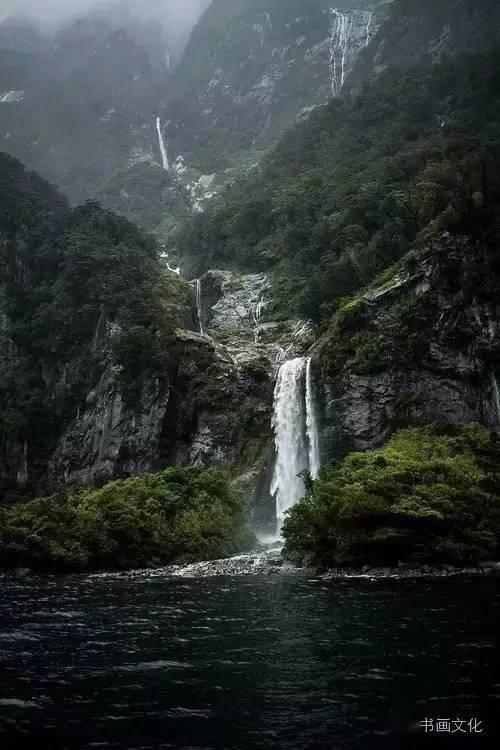 脸上的痘痘好几个月都没消下去，这是什么情况？需要去看医生吗？游戏画面